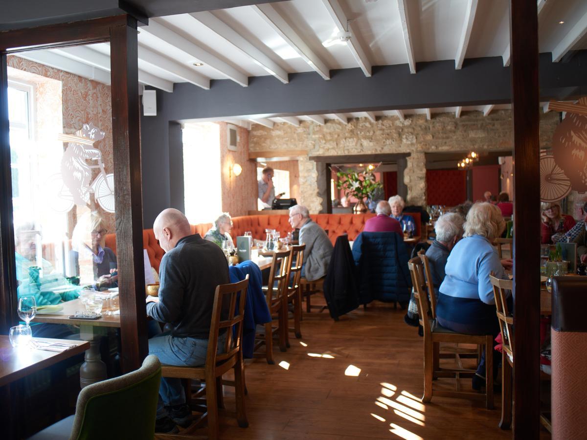Bear And Ragged Staff Hotel Cumnor Bagian luar foto